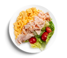 Скрэмбл с индейкой и салатом