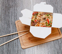 Вок с говядиной и пшеничной лапшой в кисло-сладком соусе