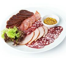 Мясики-колбасики ассорти на 4-5 персоны