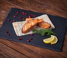 Стейк из семги на мангале