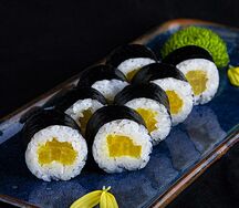 Ролл с такуаном