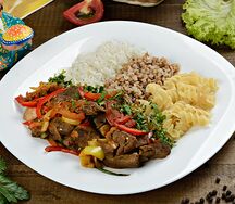 Гуляш с гарниром