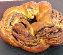 Калач с маком