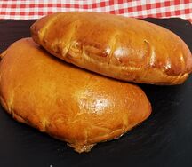Пирожок с капустой и яйцом