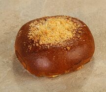 Пирожок с черничной начинкой