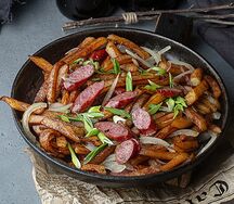 Картофель с колбасками