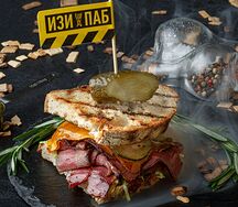 Фирменный сэндвич с пастрами