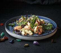 Салат с авокадо и креветками