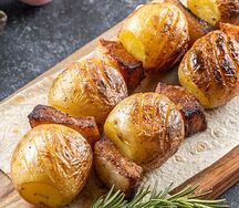 Беби картофель с курдюком на мангале