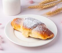 Рогалик с вишней