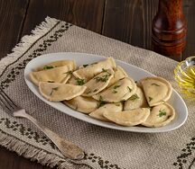 Вареники с квашеной капустой и сливочным маслом