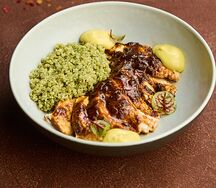 Куриная грудка в сычуаньском маринаде с базиликовым киноа