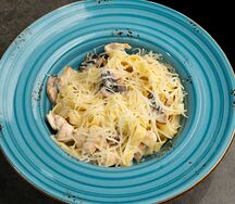 Паста Феттуччине с курицей и грибами