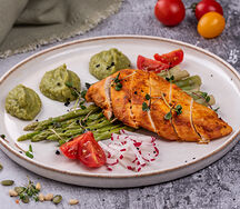 Куриная грудка с пюре из брокколи