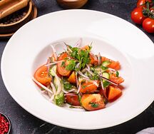 Салат из сезонных овощей