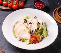 Салат Цезарь с курицей