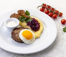 Бифштекс с яйцом