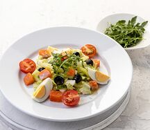 Салат с малосольной форелью