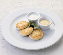 Сырники со сметаной и сгущенкой