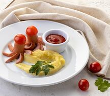 Сосиски-осьминожки с картофельным пюре