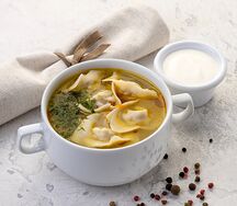 Бульон с пельменями