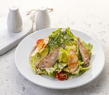 Салат Цезарь с цыпленком