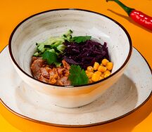 Салат со свининой и пряным рисом