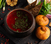 Борщ с мраморной говядиной и черносливом