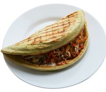 Пицца с колбасой