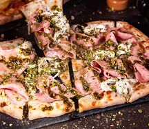 Фокачча с мортаделлой и страчателлой