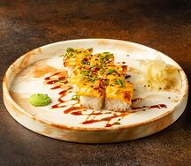 Ролл запеченный Лосось чеддер