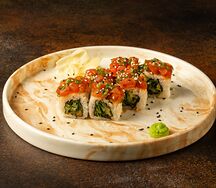 Ролл Тунец, соус лайм-кимчи