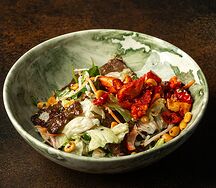 Салат Пастрами, дайкон, морковь, пряный арахис