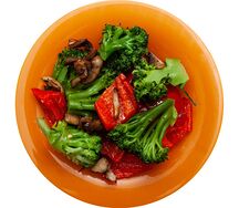 Брокколи с грибами и перцем