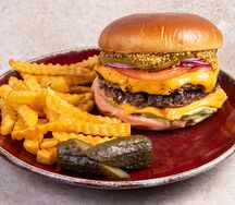 Бургер с котлетой из мраморной говядины