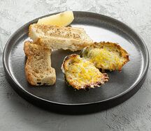 Запеченная импортная устрица под соусом Дорблю