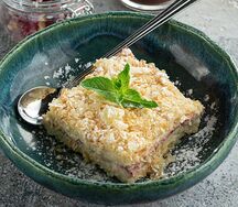 Наполеон с малиново-мятным соусом