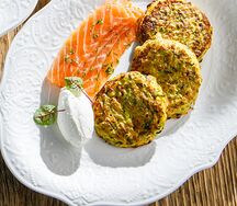 Оладьи из цукини с лососем