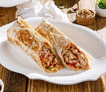 Шаверма с курицей и соусом сацебели