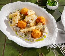 Судак по-строгановски с картофельными крокетами