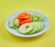 Овощные палочки со сметаной