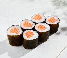 Ролл с лососем