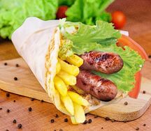 Гирос с колбасками