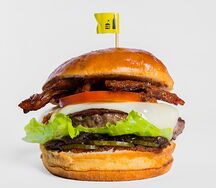 Фирменный чизбургер