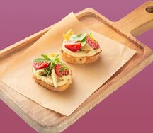 Тапас с хумусом, артишоками и томатами черри