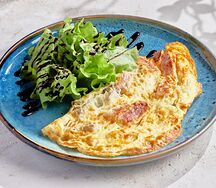 Омлет с ветчиной и грибами