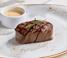 Филе мраморной говядины с перечным соусом