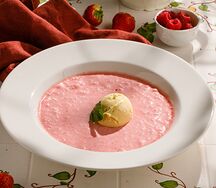 Клубничный суп с мороженым 
