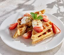 Бельгийские вафли с сезонными ягодами