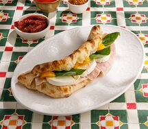 Панини с моцареллой Буффало и ветчиной